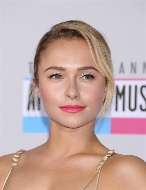 Hayden Panettiere American Music Awards (November 18, 2012) 