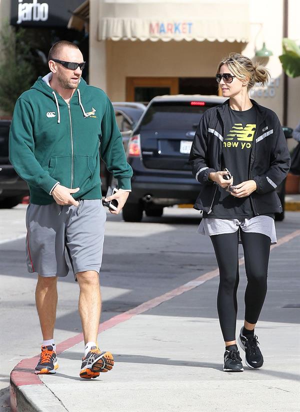 Heidi Klum Spotted leaving the gym and grabbing Starbucks in Brentwood (November 14, 2012) 