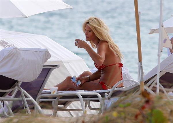 Victoria Silvstedt Spends the day on the beach in bikini in Miami on November 16, 2012