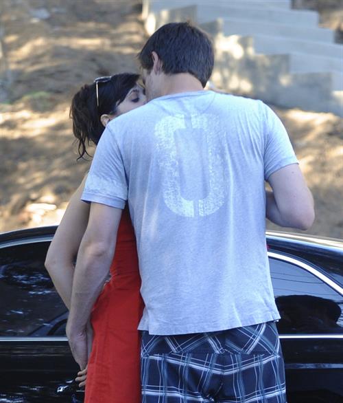 Zooey Deschanel - O&A in Los Angeles - August 5, 2012
