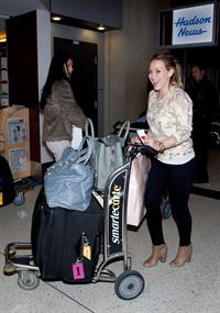 Hilary Duff arrives at Los Angeles International Airport (20.02.2013) 