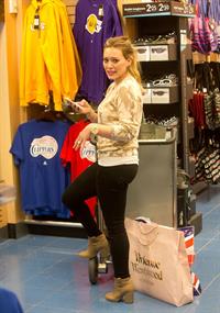 Hilary Duff arrives at Los Angeles International Airport (20.02.2013) 