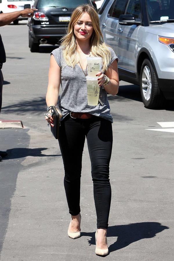 Hilary Duff Stops at Starbucks for an iced drink while out and about in Los Angeles (September 6, 2013) 