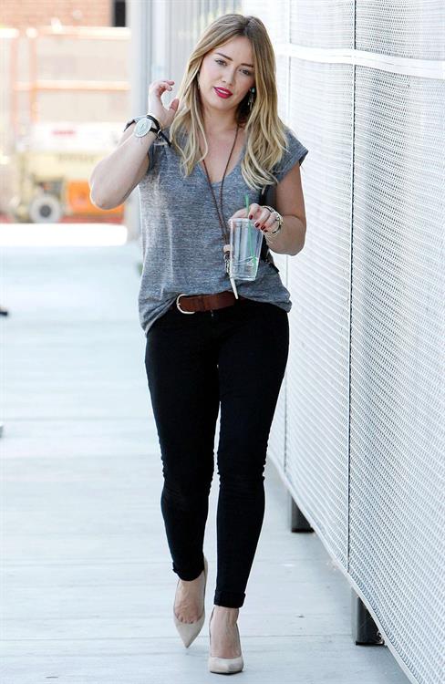 Hilary Duff Stops at Starbucks for an iced drink while out and about in Los Angeles (September 6, 2013) 