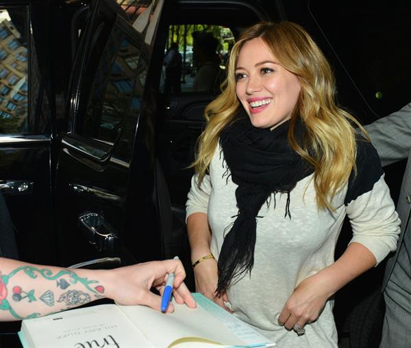 Hilary Duff Greets Fans at the Rachel Ray Show in New York City (02.05.2013) 