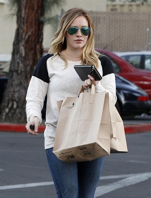 Hilary Duff shops for groceries at Ralph's in Beverly Hills 1/20/13 