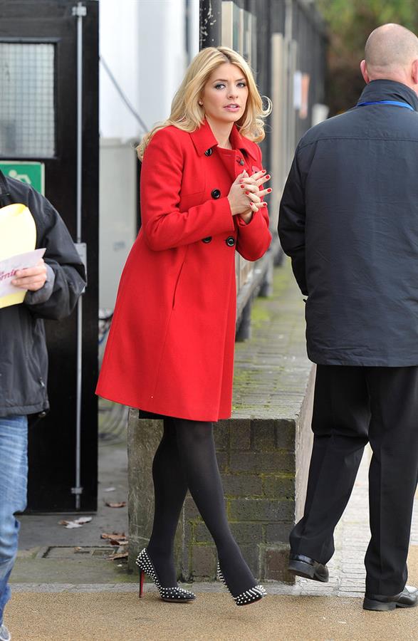 Holly Willoughby 'This Morning' London - November 6, 2012