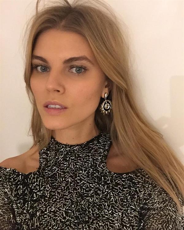 Maryna Linchuk taking a selfie