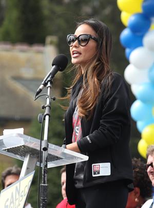 Jamie Chung - Wearing spandex at AIDS Walk in San Francisco (July 15, 2012)