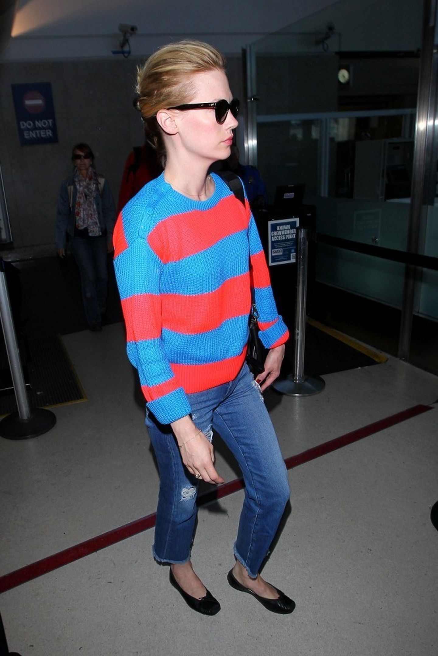 January Jones - Los Angeles International Airport (07.05.2013) 