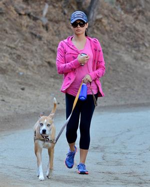 Jenna Dewan Takes her dog for a walk in Runyon Canyon, Los Angeles (November 16, 2012) 