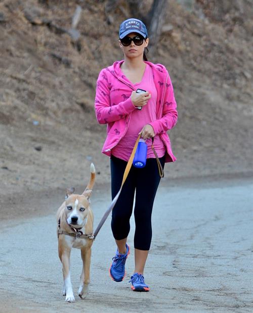 Jenna Dewan Takes her dog for a walk in Runyon Canyon, Los Angeles (November 16, 2012) 
