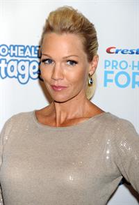 Jennie Garth - Crest & Oral-B Pro-Health Stages And Pro-Health For Me Launch (Aug 8, 2012)