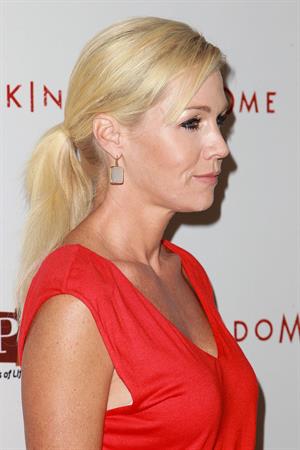 Jennie Garth  Kingdom Come  - Los Angeles Premiere (Oct 2, 2012) 