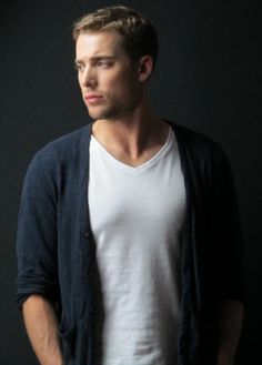 Dustin Milligan