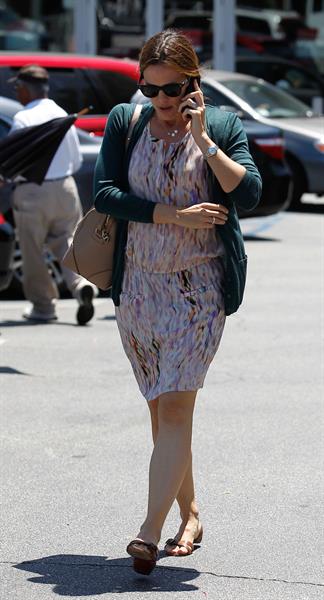 Jennifer Garner seen chatting away on her cellphone in Brentwood 