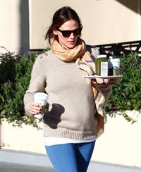 Jennifer Garner - Leaving Starbucks in LA 2/15/13  