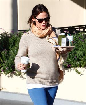 Jennifer Garner - Leaving Starbucks in LA 2/15/13  