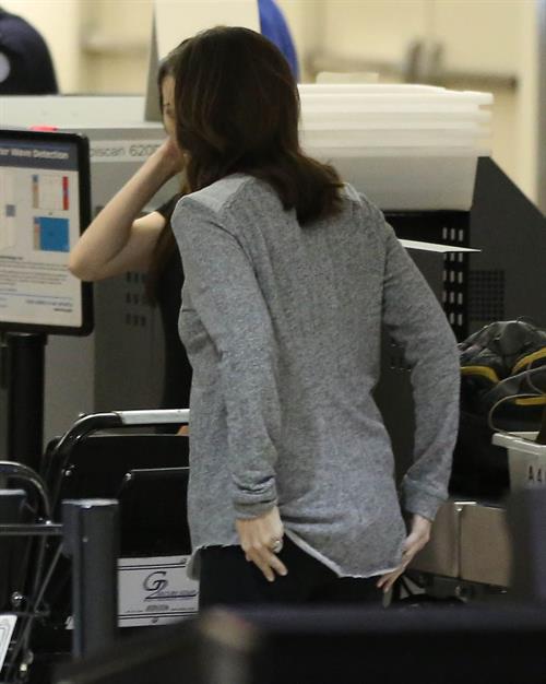 Jennifer Garner Departs LAAirport in L.A. (November 14, 2012) 