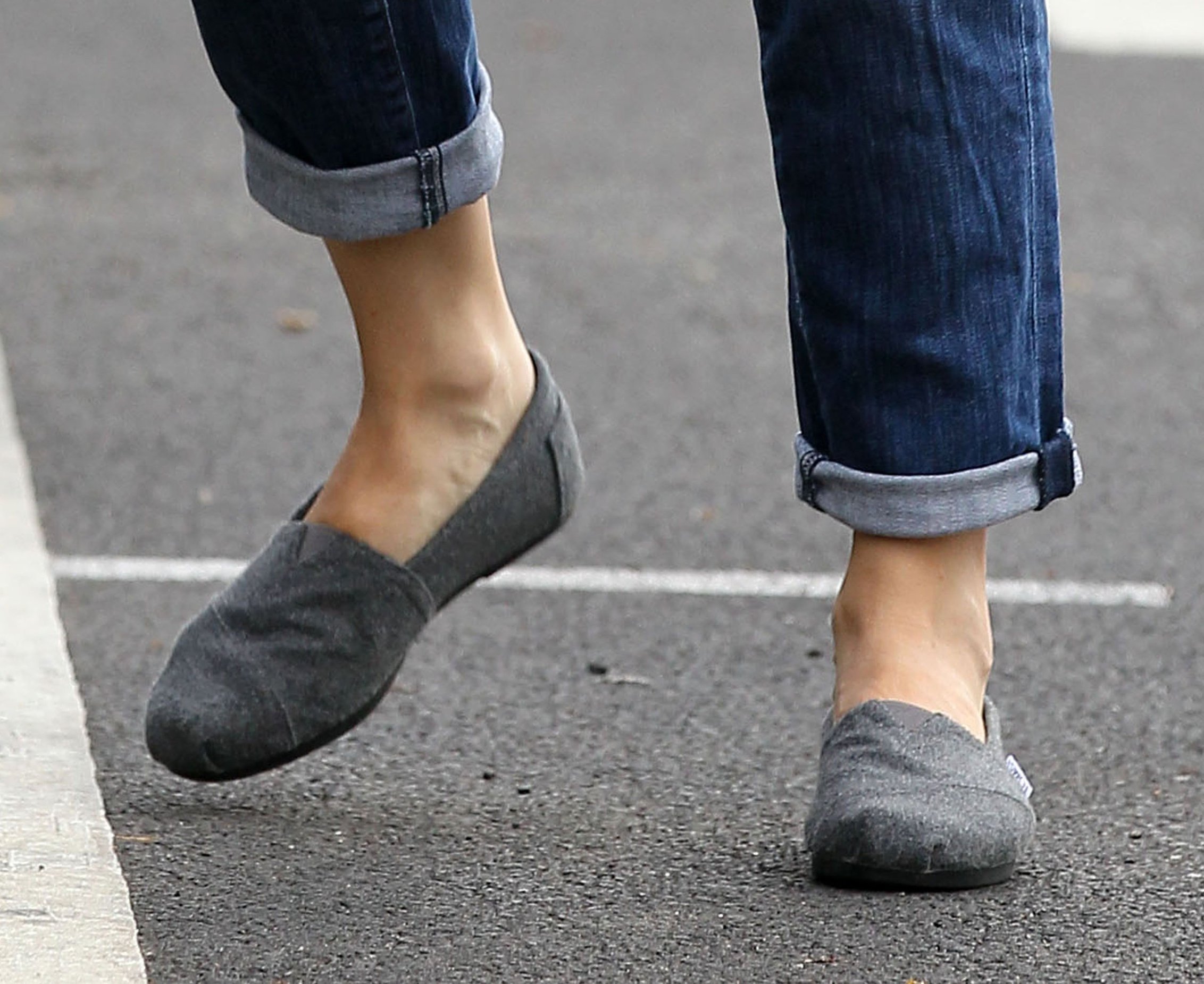 Jennifer Garner stops for coffee at Cafe Lue in LA October 4, 2012 