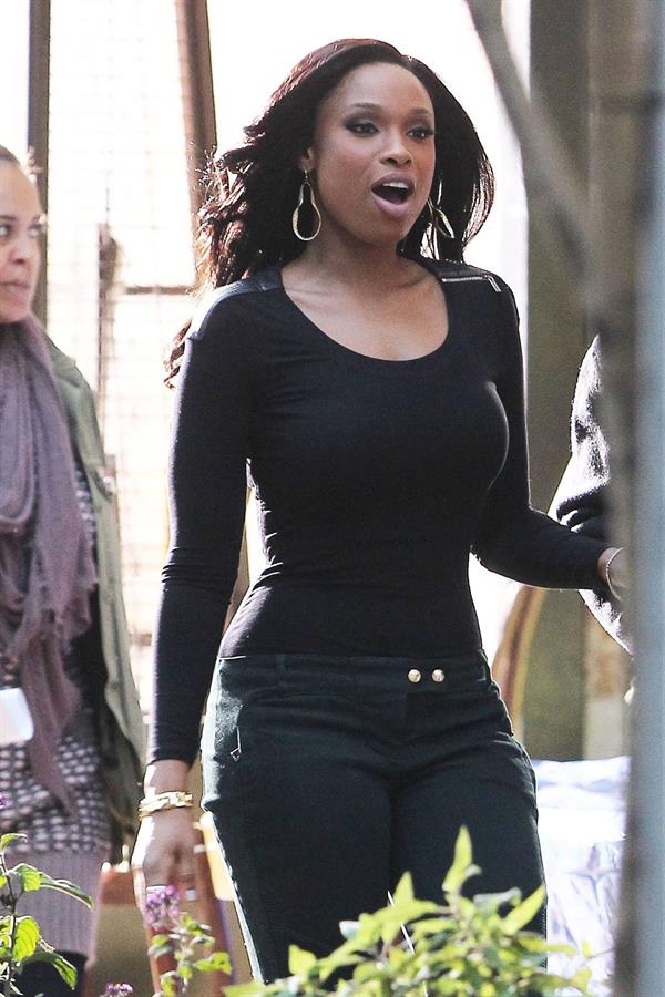 Jennifer Hudson Films a Weight Watcher commercial in Los Angeles (November 16, 2012) 
