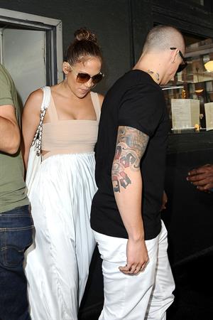Jennifer Lopez dinner at Bubbys in New York City on July 24, 2012