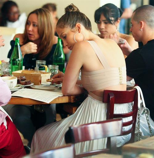 Jennifer Lopez dinner at Bubbys in New York City on July 24, 2012