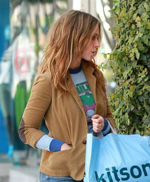 Jennifer Love Hewitt Shopping at Kitson in Beverly Hills April 6, 2013 