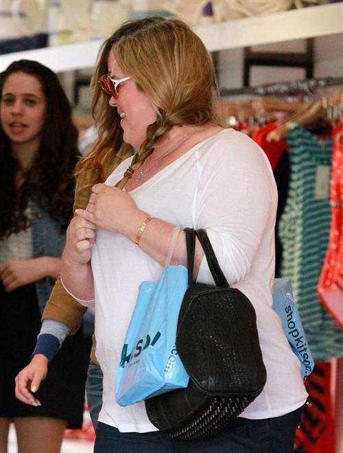 Jennifer Love Hewitt Pictures Jennifer Love Hewitt Shopping at Kitson in Beverly Hills April 6, 2013