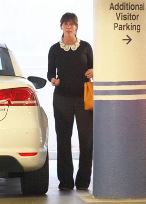 Jennifer Love Hewitt spotted out and about in Beverly Hills October 1, 2013 