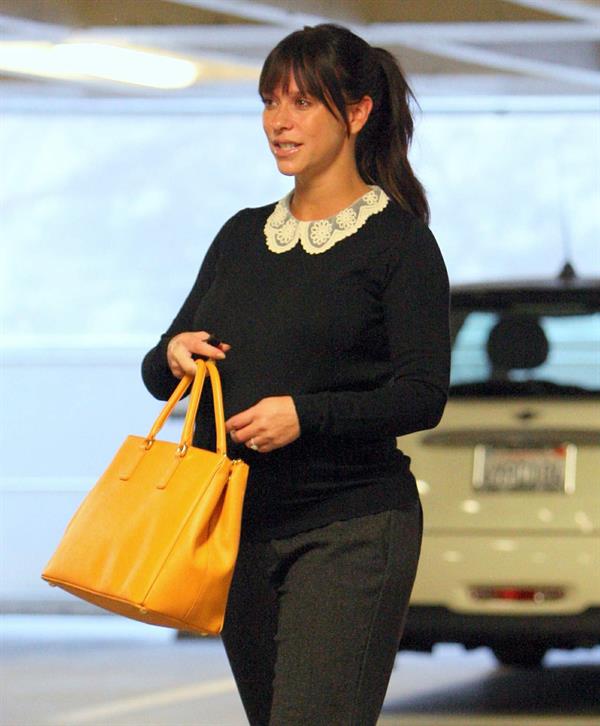 Jennifer Love Hewitt spotted out and about in Beverly Hills October 1, 2013 