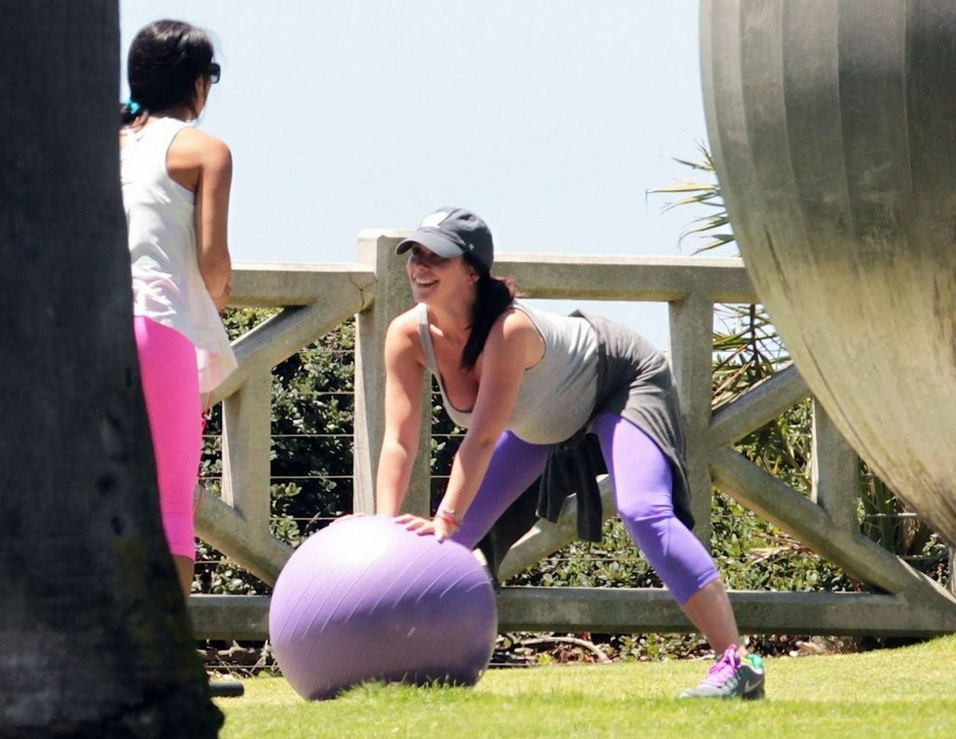 Jennifer Love Hewitt Pictures Jennifer Love Hewitt Jennifer Love Hewitt doing a yoga session in Santa Monica August 8, 2013