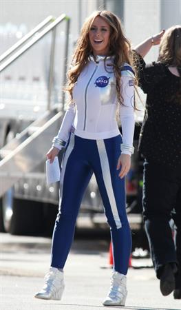 Jennifer Love Hewitt On the set of The Client List in Los Angeles January 4, 2013 