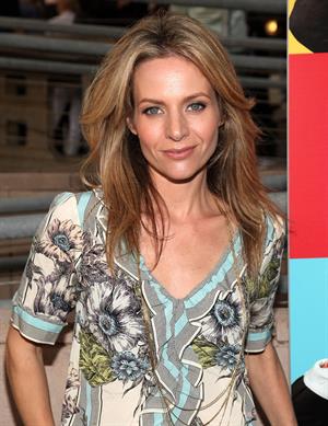 Jessalyn Gilsig -  Glee  Los Angeles Premiere on May 11, 2009