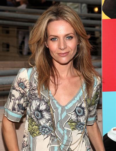 Jessalyn Gilsig -  Glee  Los Angeles Premiere on May 11, 2009