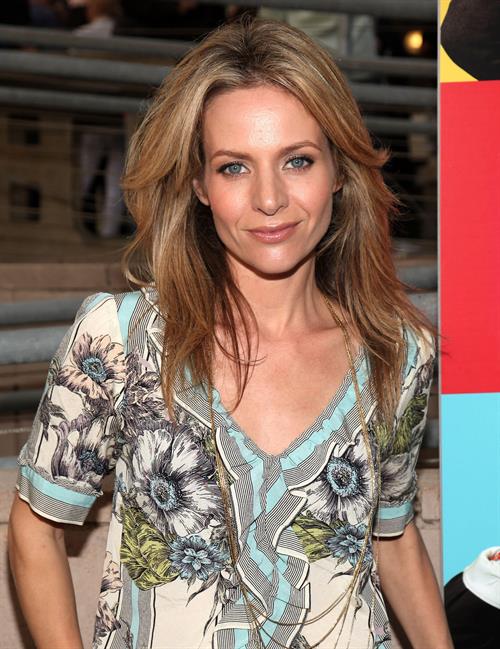 Jessalyn Gilsig -  Glee  Los Angeles Premiere on May 11, 2009