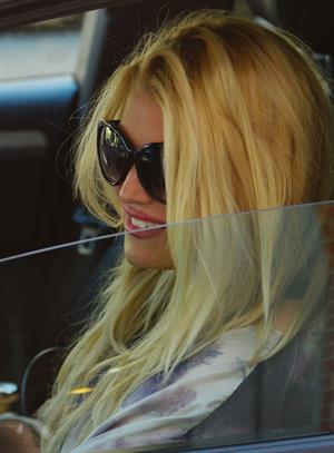 Jessica Simpson leaves Mickey Fine Pharmacy after a Dr's visit in Beverly Hills 
