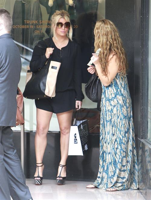 Jessica Simpson Pictures Jessica Simpson Outside Saks Fifth Avenue with a friend in Beverly Hills (October 20, 2012)