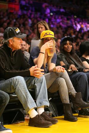 Kaley Cuoco attending a Los Angeles Lakers vs New York Knicks basketball game in LA on December 29, 2011