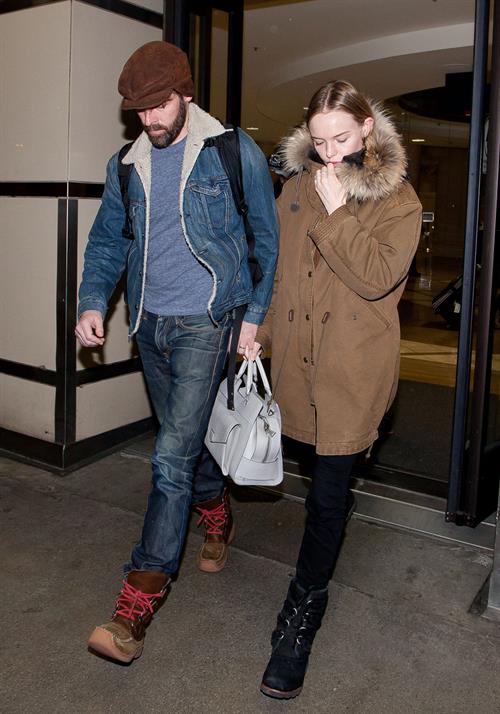 Kate Bosworth Pictures Kate Bosworth Arrives at Los Angeles International Airport (04.02.2013)