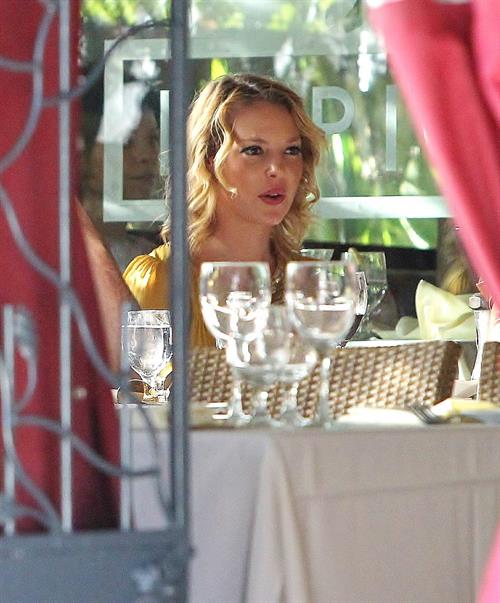 Katherine Heigl got lunch with her mom and Josh Kelly to celebrate her birthday, in Beverly Hills November 24, 2012 