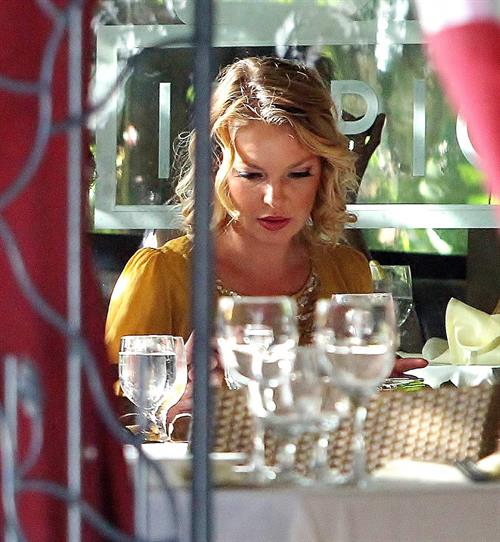 Katherine Heigl got lunch with her mom and Josh Kelly to celebrate her birthday, in Beverly Hills November 24, 2012 