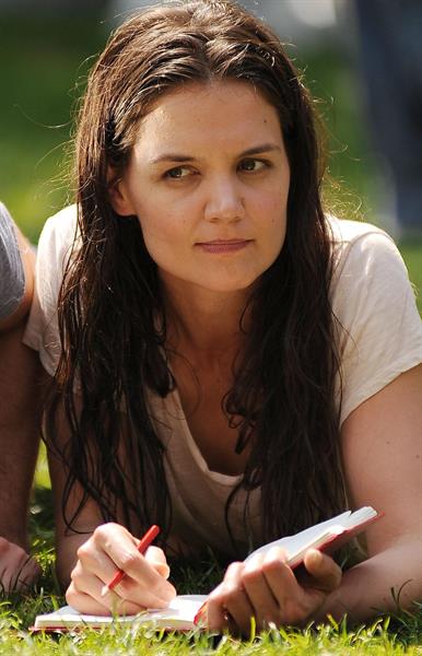 Katie Holmes Films  Mania Days  in Washington Square Park (May 21, 2013) 