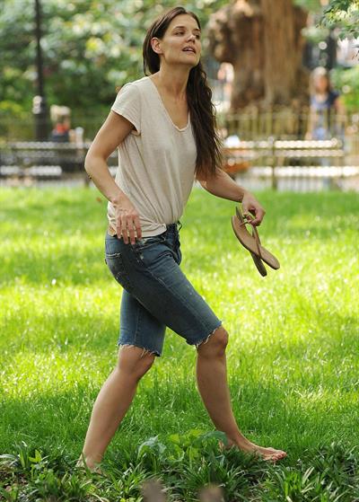 Katie Holmes Films  Mania Days  in Washington Square Park (May 21, 2013) 