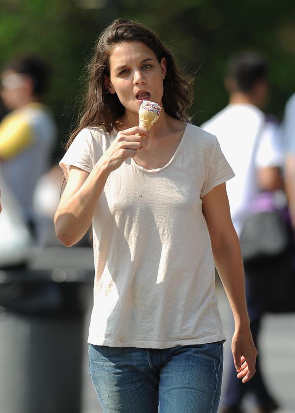 Katie Holmes Films  Mania Days  in Washington Square Park (May 21, 2013) 