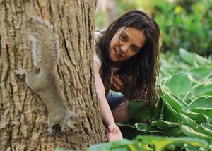 Katie Holmes Pictures Katie Holmes Films  Mania Days  in Washington Square Park (May 21, 2013)