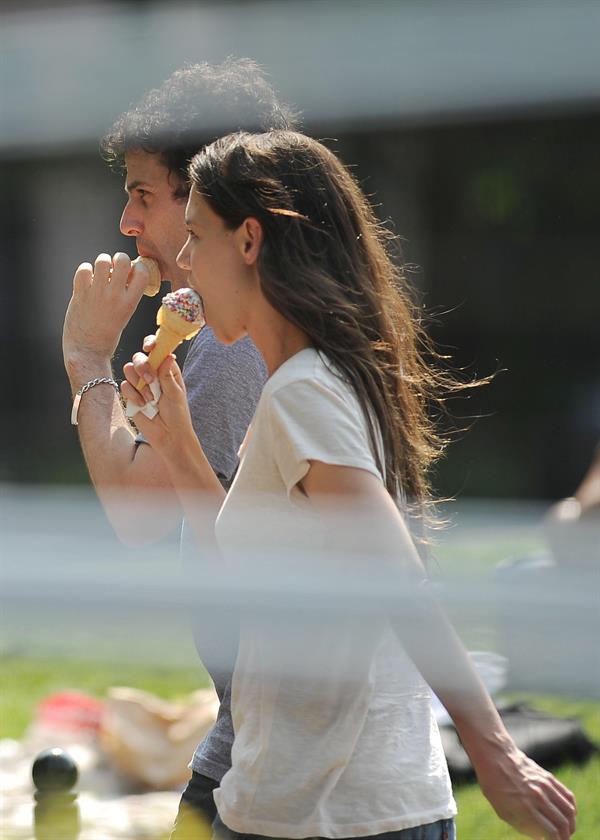 Katie Holmes Films  Mania Days  in Washington Square Park (May 21, 2013) 