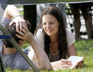 Katie Holmes Pictures Katie Holmes Films  Mania Days  in Washington Square Park (May 21, 2013)