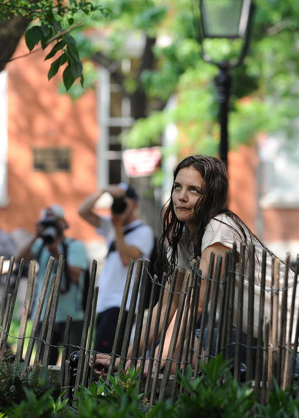 Katie Holmes Films  Mania Days  in Washington Square Park (May 21, 2013) 