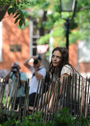 Katie Holmes Pictures Katie Holmes Films  Mania Days  in Washington Square Park (May 21, 2013)